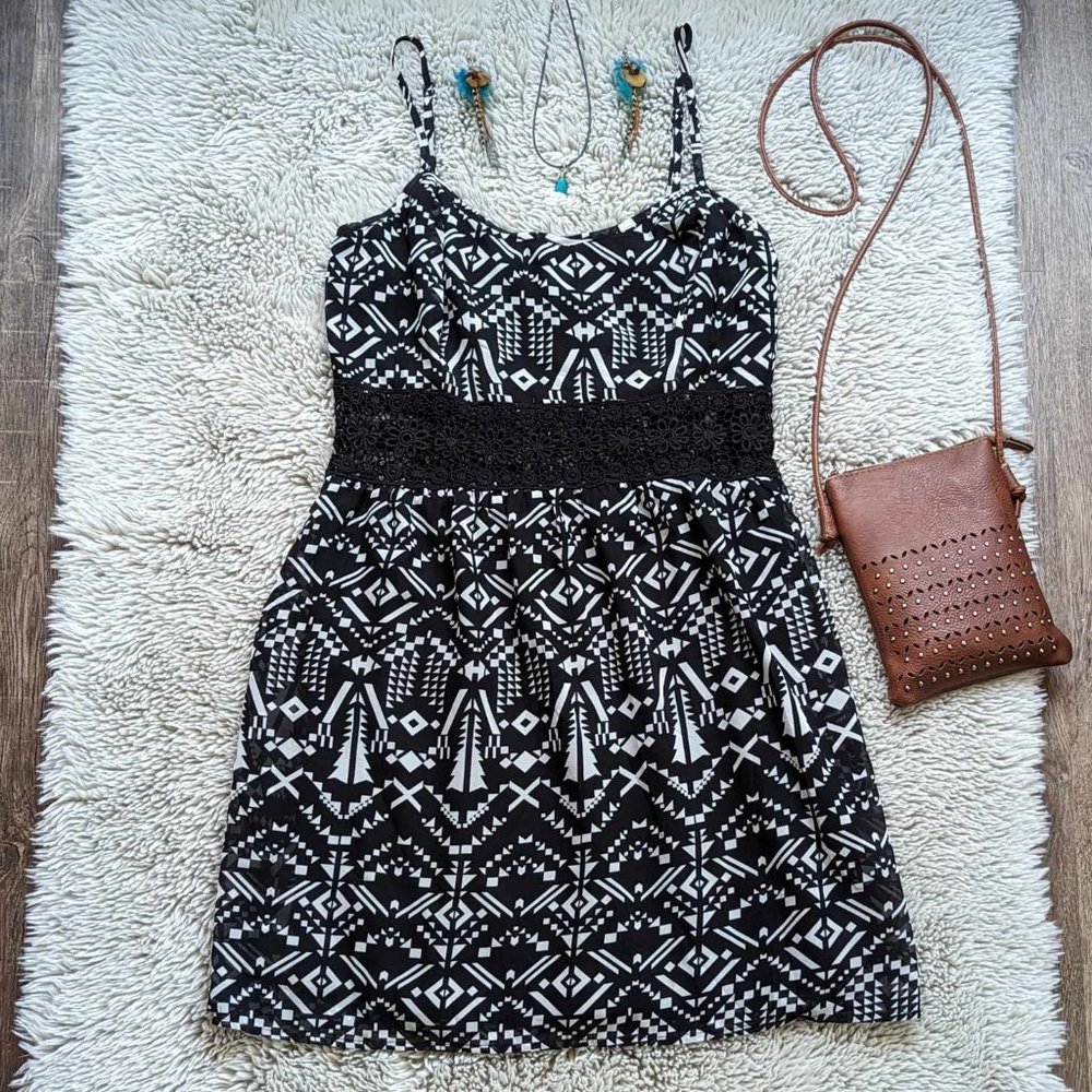 Forever 21 Black & White Aztec Pattern Dress Size Large